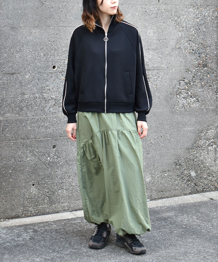 トラックジャケット