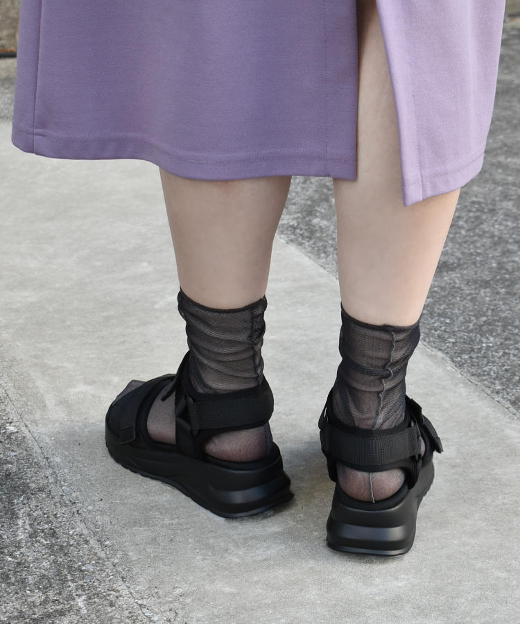 厚底テープサンダル
