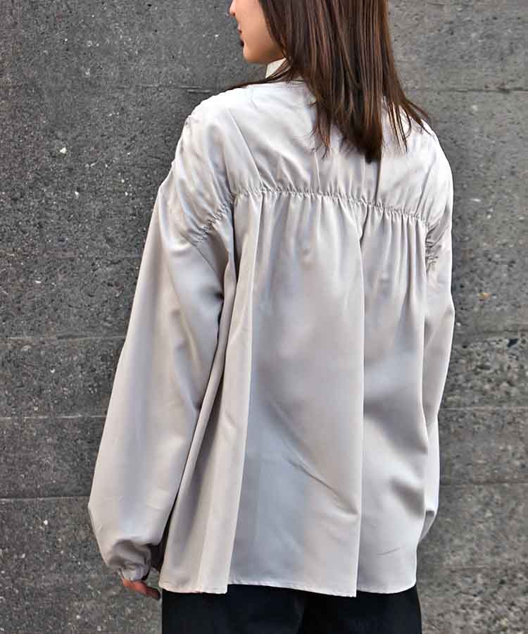 シャーリングブラウス