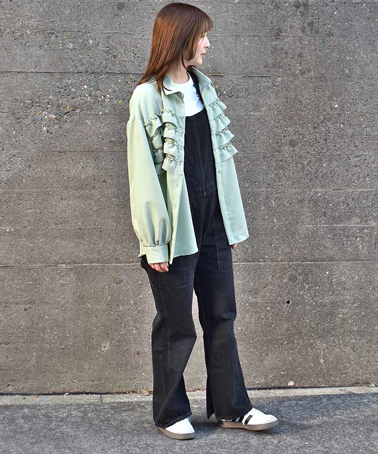 フリルブラウス