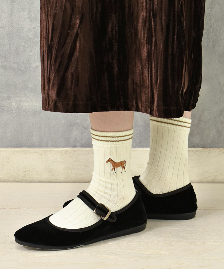 うま刺繍ラインソックス