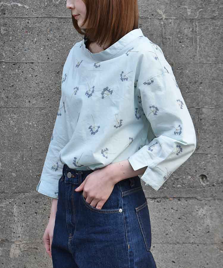 総刺繍ブラウス