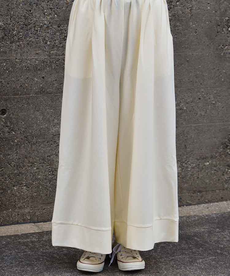 タックボリュームパンツ