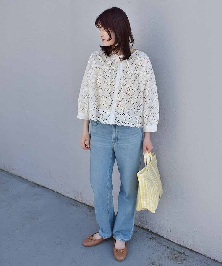 シフリー刺繍ノーカラーブラウス