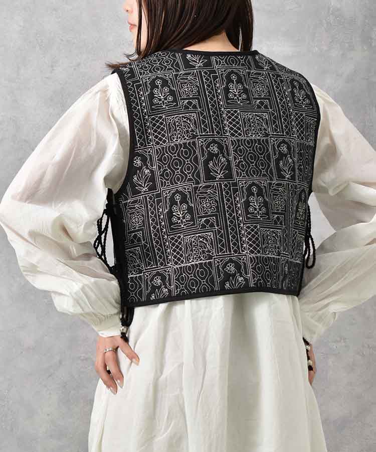 フラワー刺繍ベスト