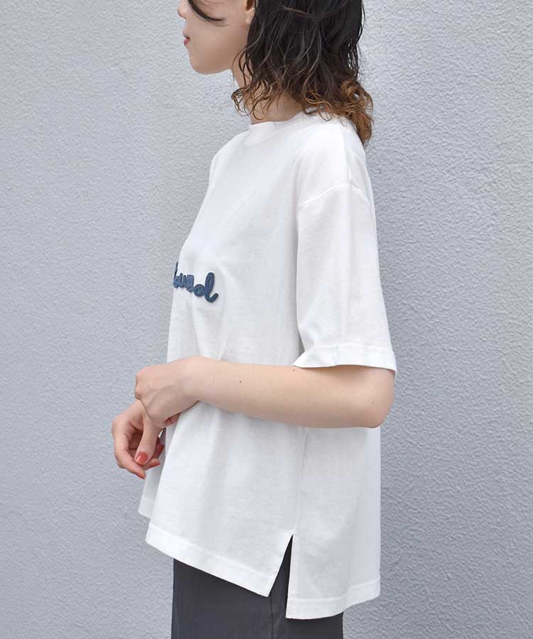 ブラシ刺繍ワイドクルーネックTシャツ