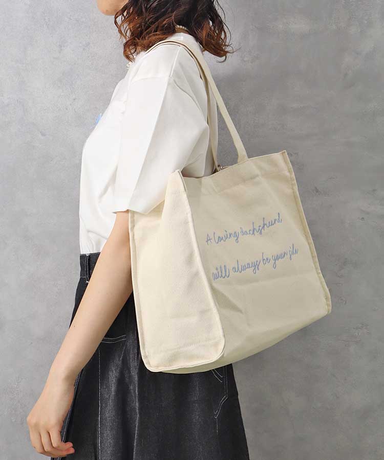 le petale dog looking up刺繍トート