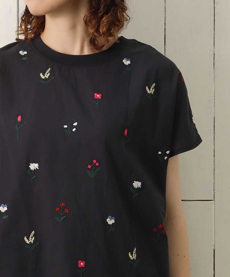 プチフラワー刺繍Tシャツ