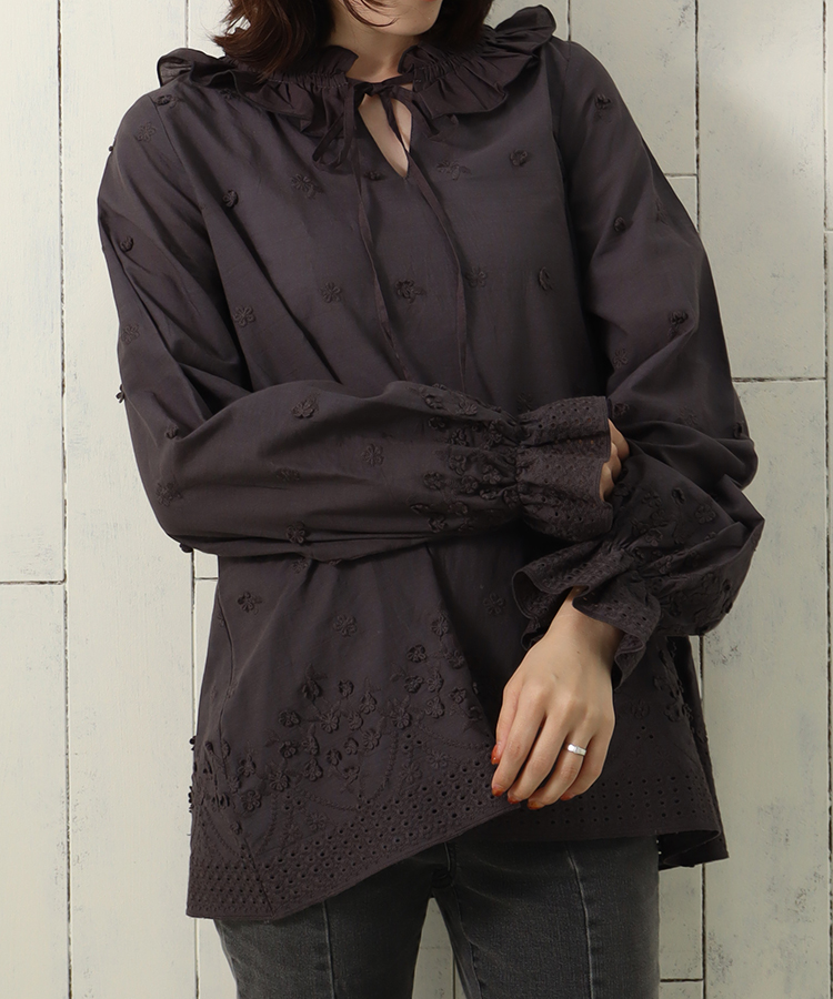 le petaleフリルカラーフラワーブラウス