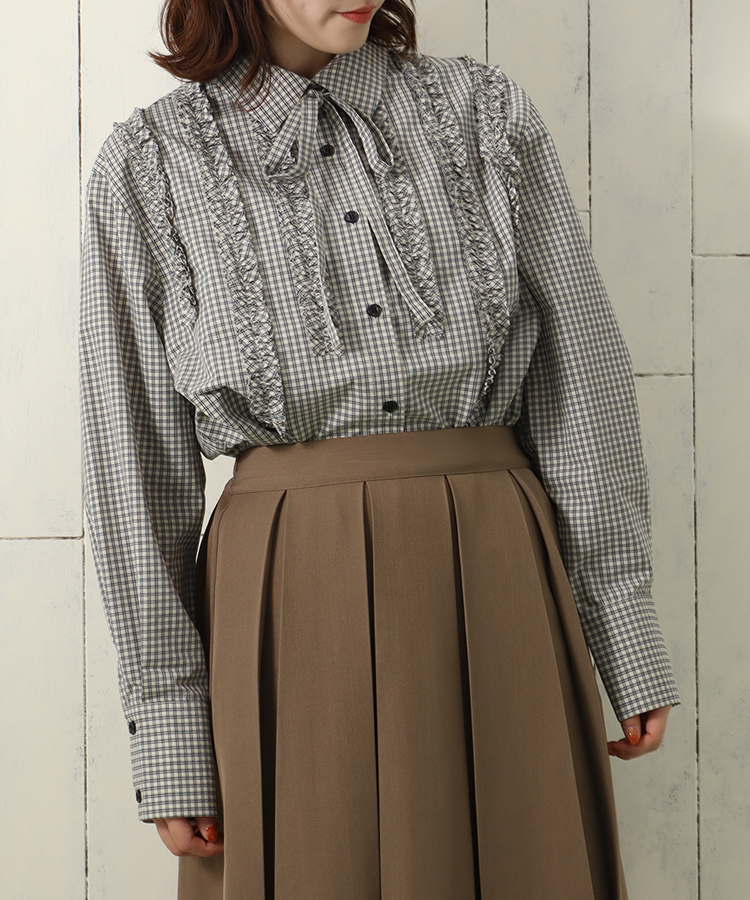 le petaleフリルラインチェックブラウス