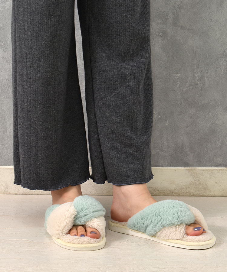 ファークロススリッパ