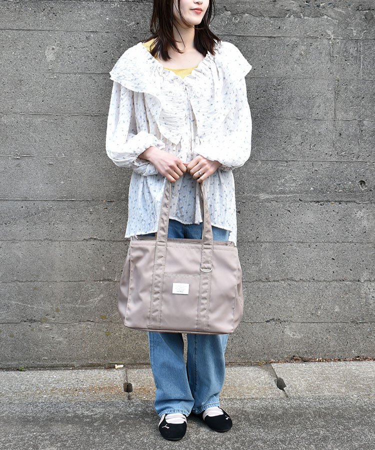 スクエア多ポケットナイロントート