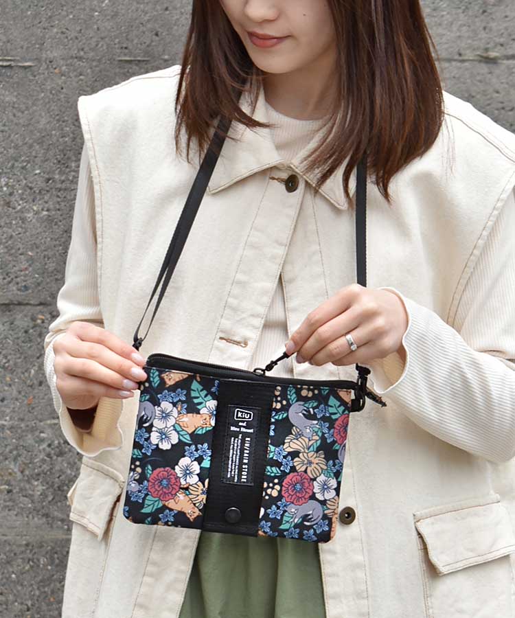 KiUエチケットポーチ