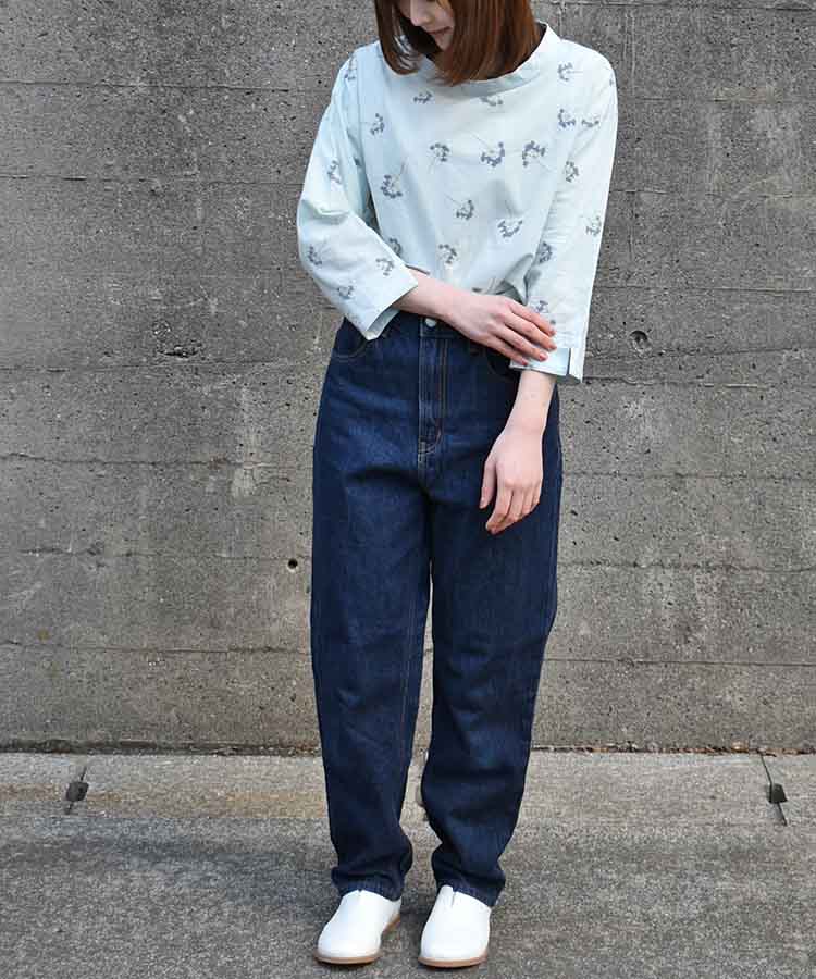 総刺繍ブラウス