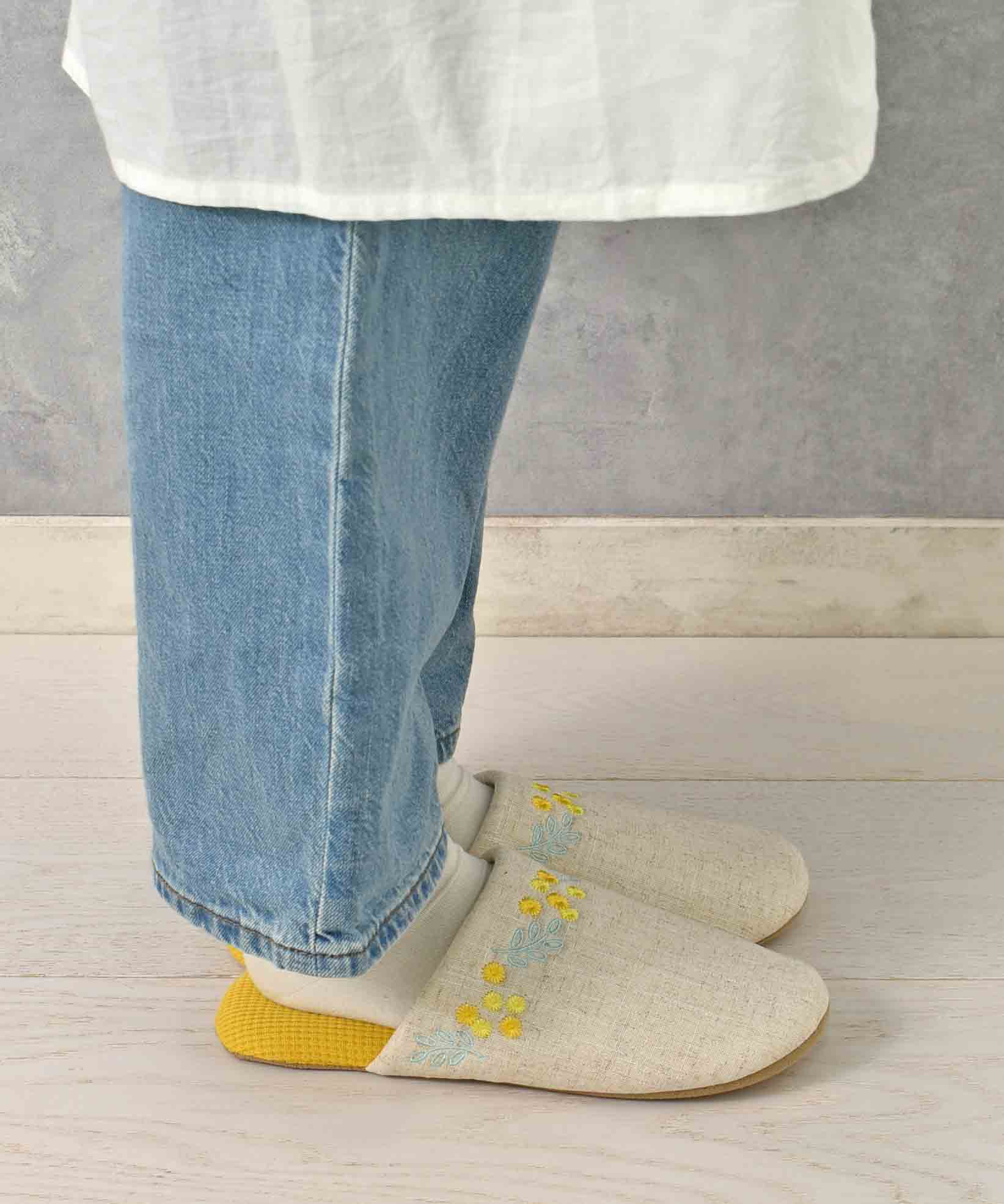 エンブロイダリーフラワースリッパ