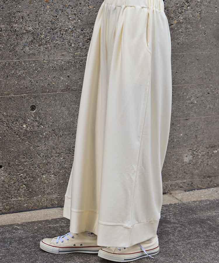 タックボリュームパンツ