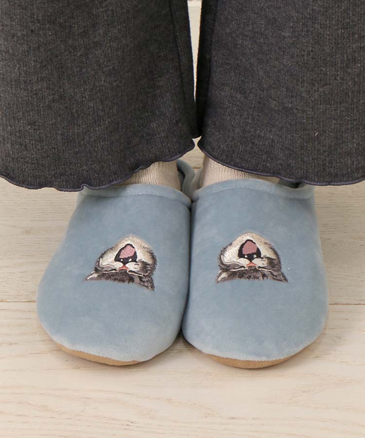 ネコ刺繍ルームシューズ