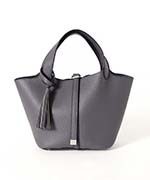 チャコールグレイ