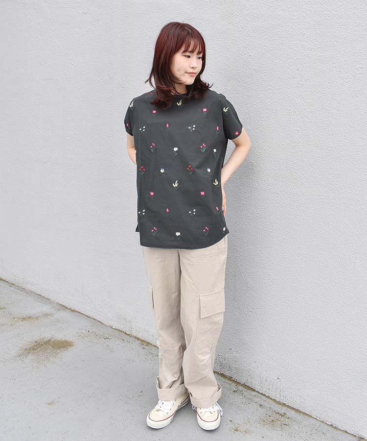 プチフラワー刺繍Tシャツ