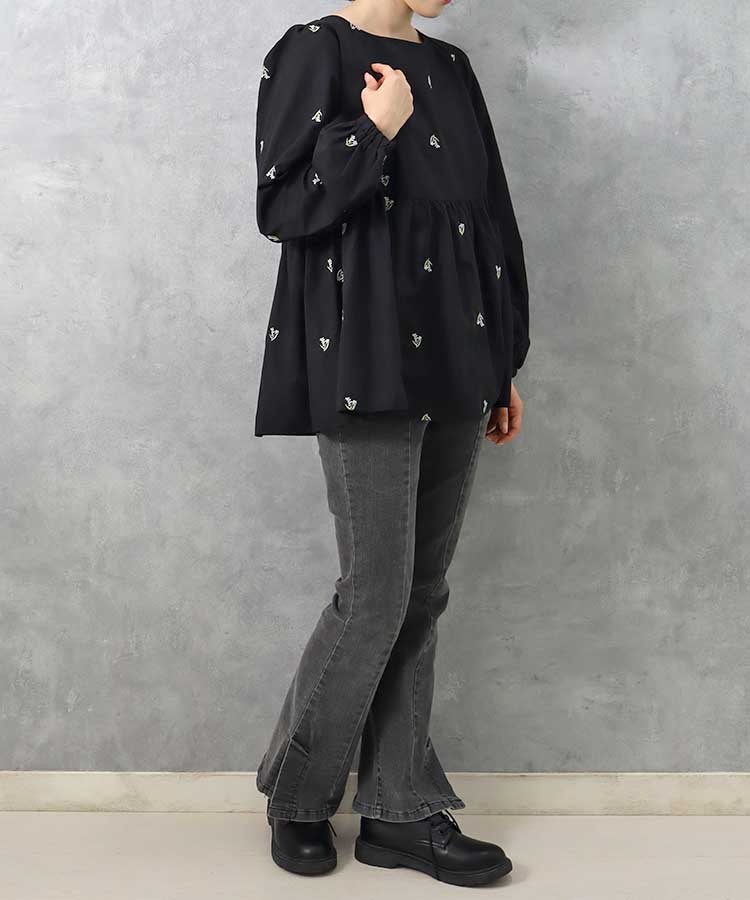 le petale刺繍ペプラムブラウス