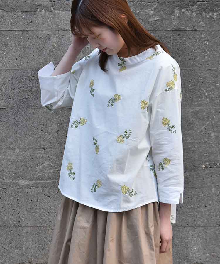 総刺繍ブラウス