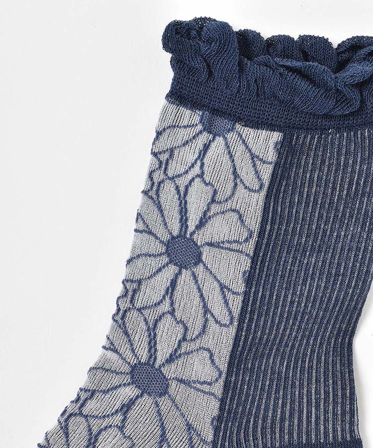 透かし編み花柄シアークルーソックス