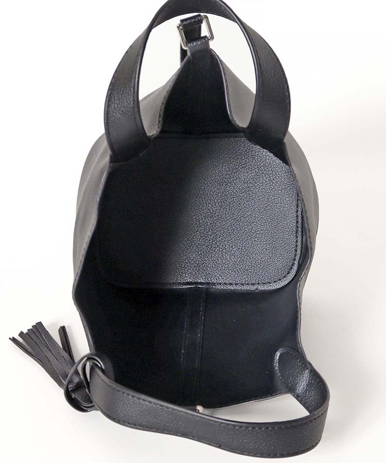 タッセル付きトート