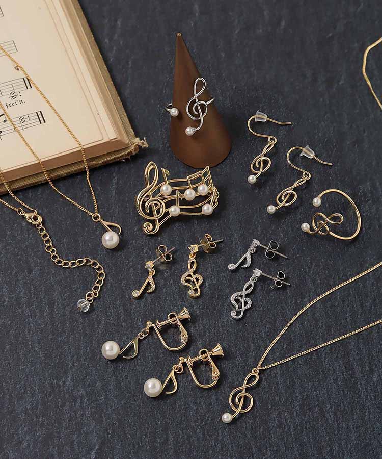 音符パールブローチ