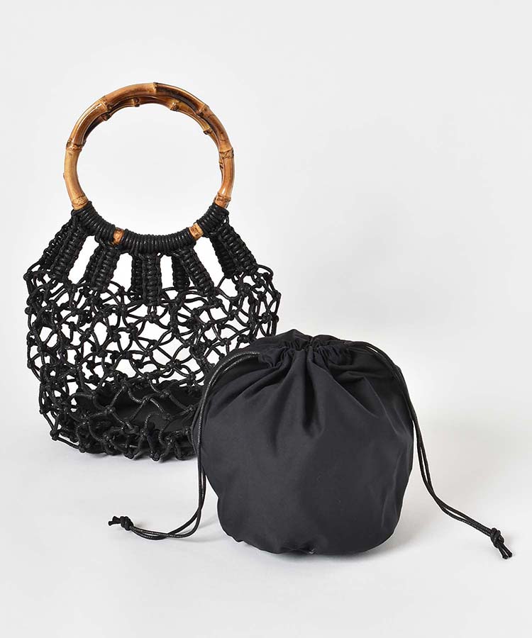 丸いフォルムのバンブーマクラメバッグ