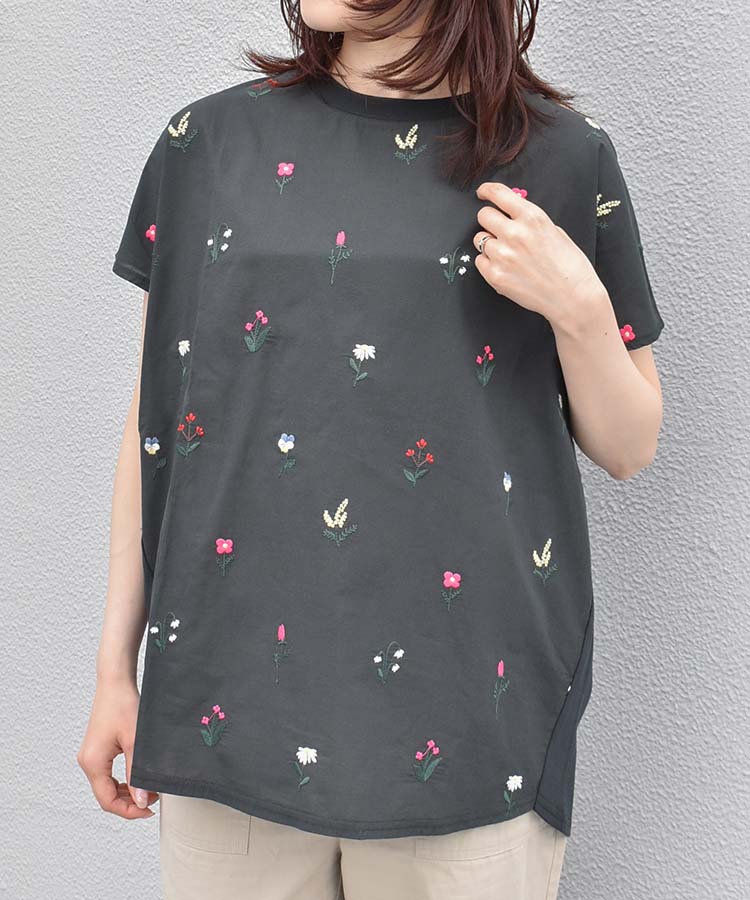 プチフラワー刺繍Tシャツ