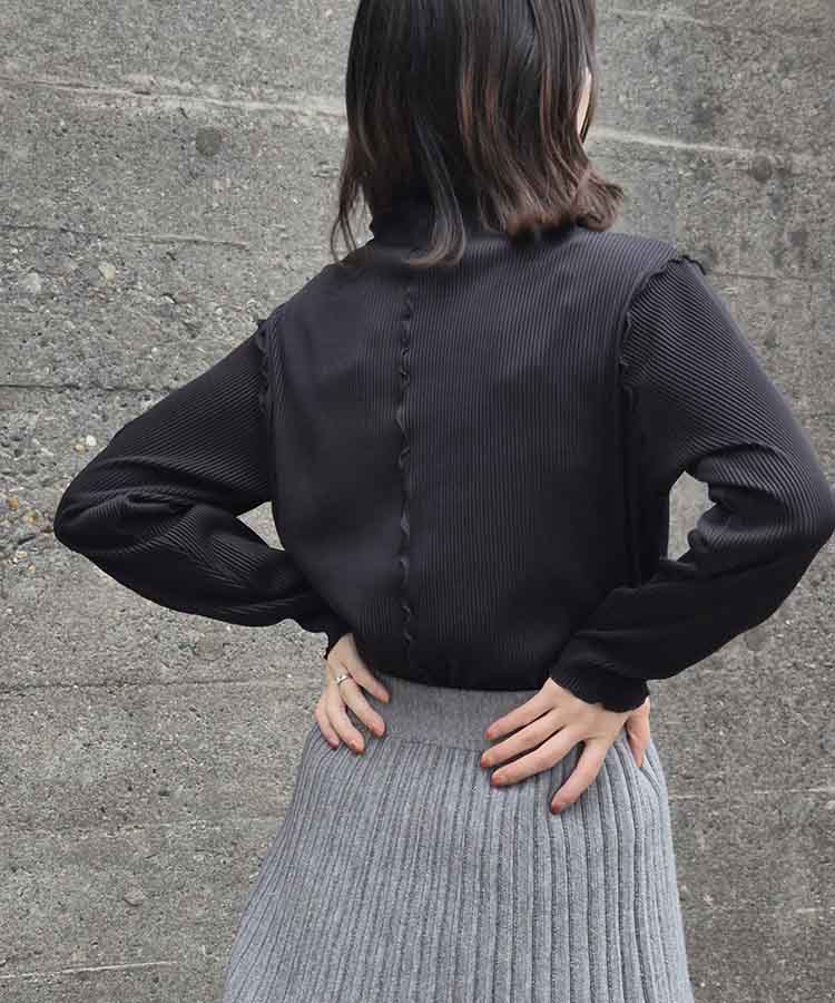 カットプリーツメローボトルネックプルオーバー