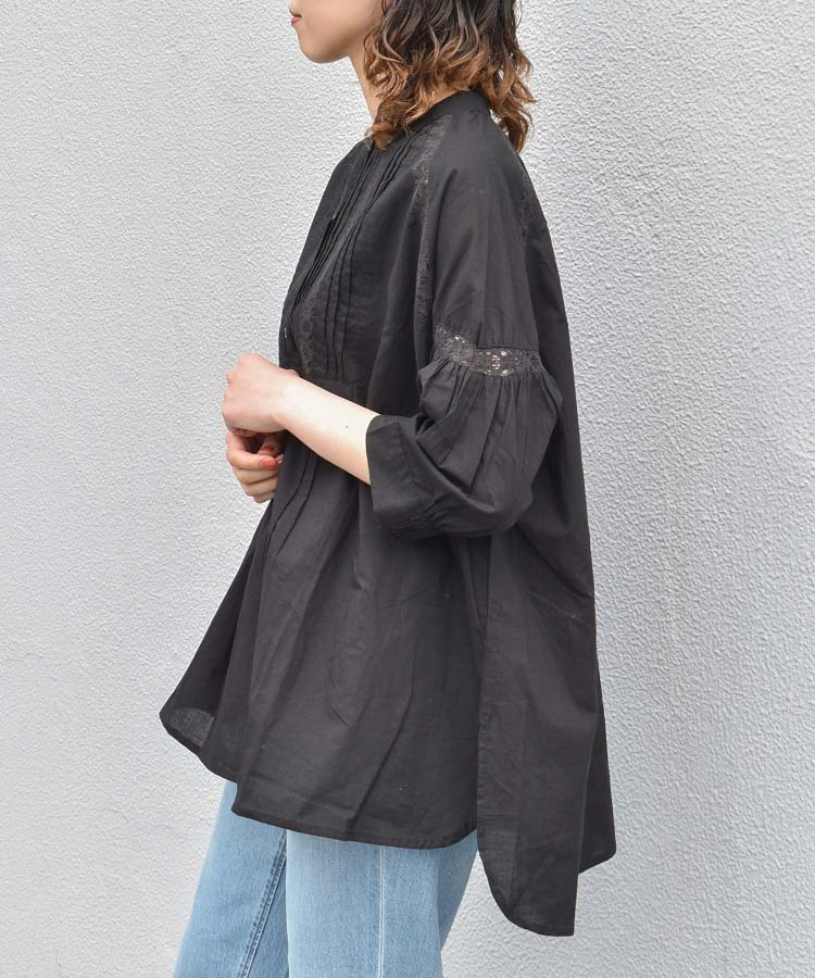 ピンタック後ろシャーリングシャツ