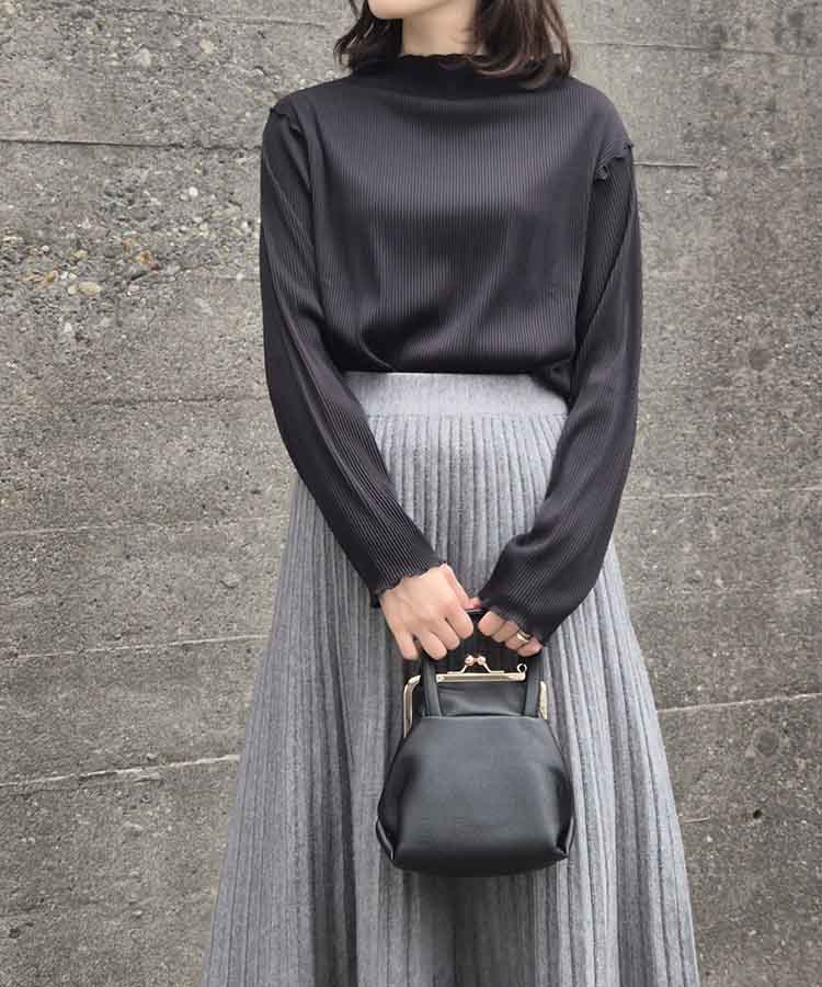 カットプリーツメローボトルネックプルオーバー