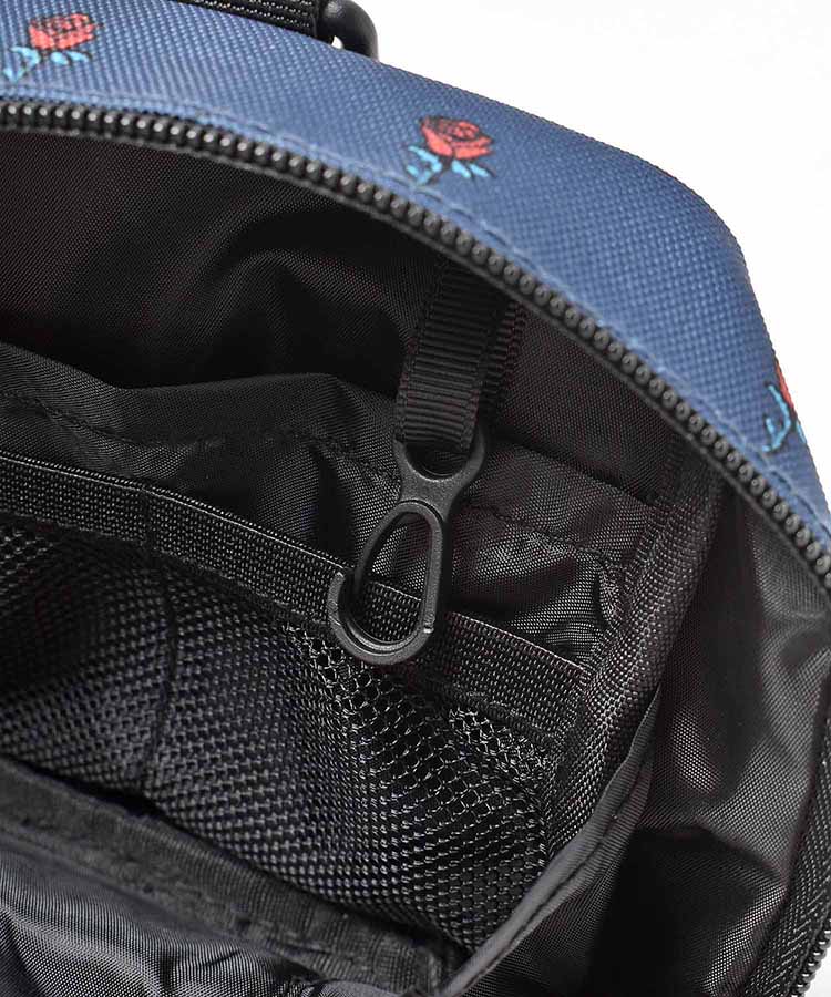 KiUウォーターリペレントスクエアポーチ