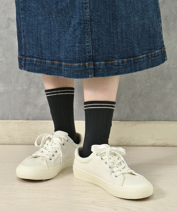 うま刺繍ラインソックス