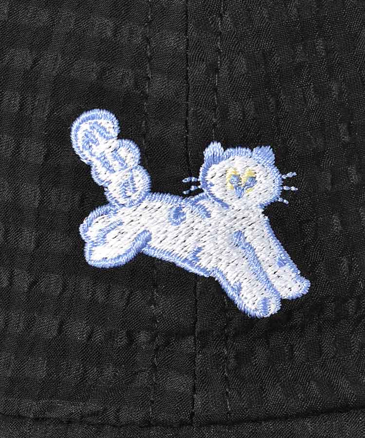 犬と蝶の刺繍 ベースボールキャップ ベースボールキャップ 犬と蝶の刺繍
