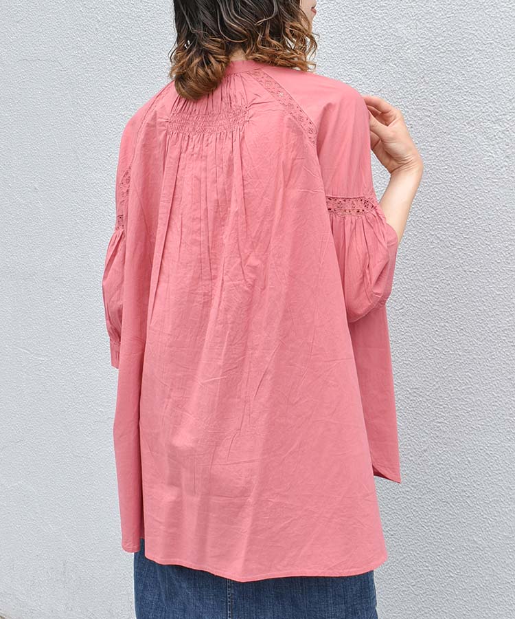 ピンタック後ろシャーリングシャツ