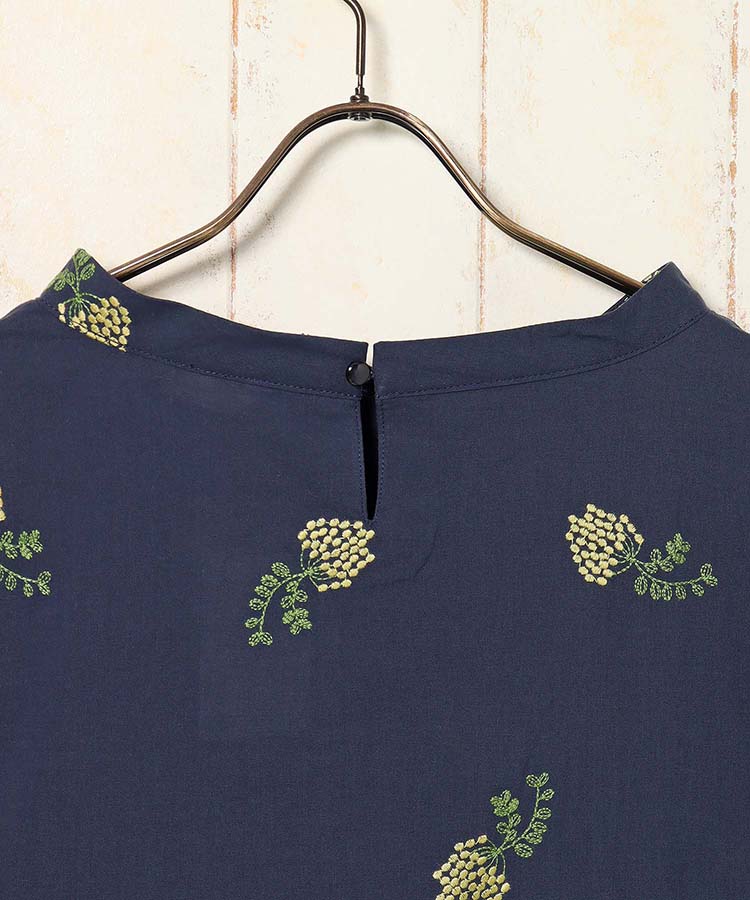 総刺繍ブラウス