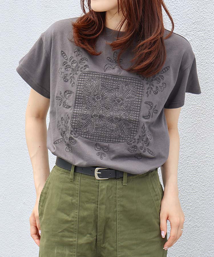 レース風刺繍Tシャツ