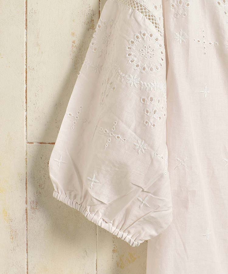 刺繍ブラウス