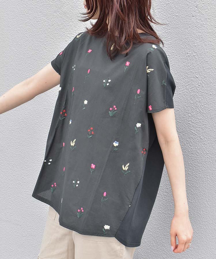 プチフラワー刺繍Tシャツ