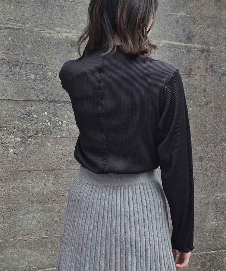 カットプリーツメローボトルネックプルオーバー