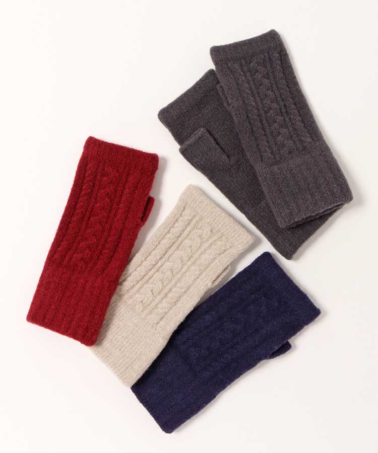 ケーブル柄編みフィンガーレスグローブ