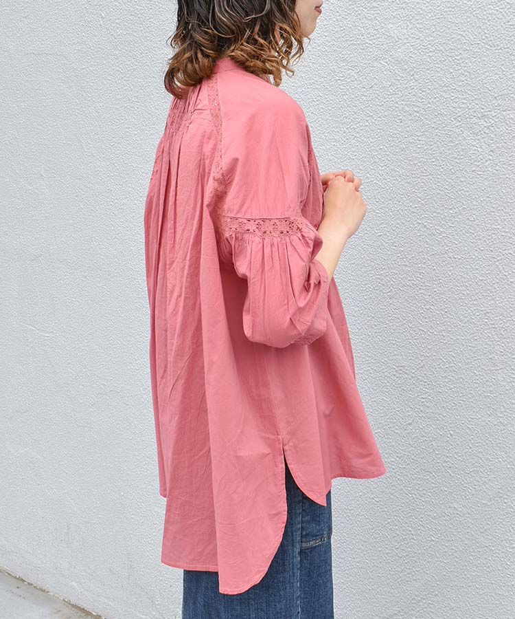 ピンタック後ろシャーリングシャツ