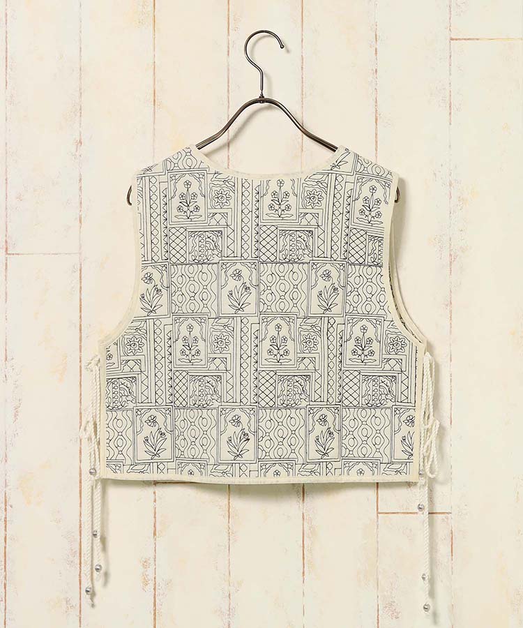 フラワー刺繍ベスト