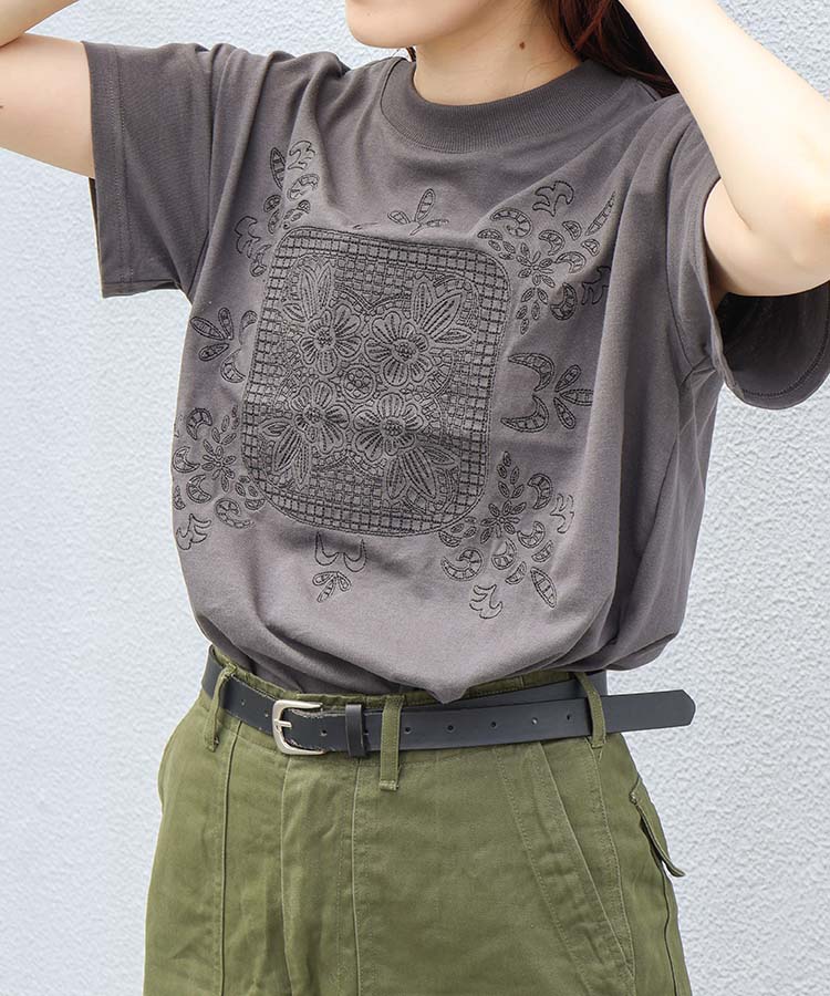 レース風刺繍Tシャツ