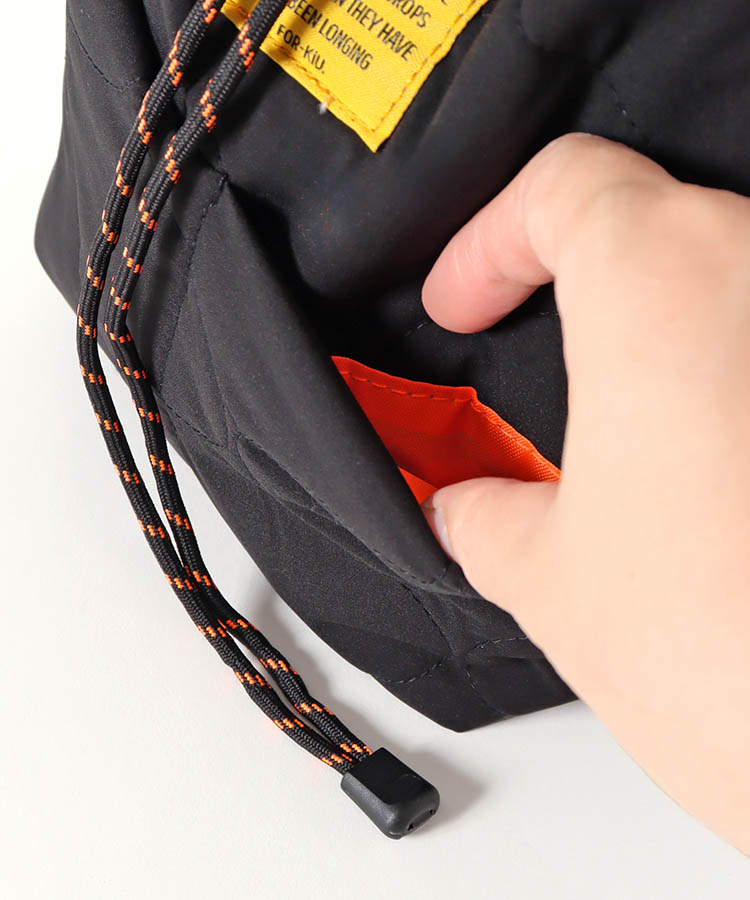 KiUパデットポケッタフルミニバッグ