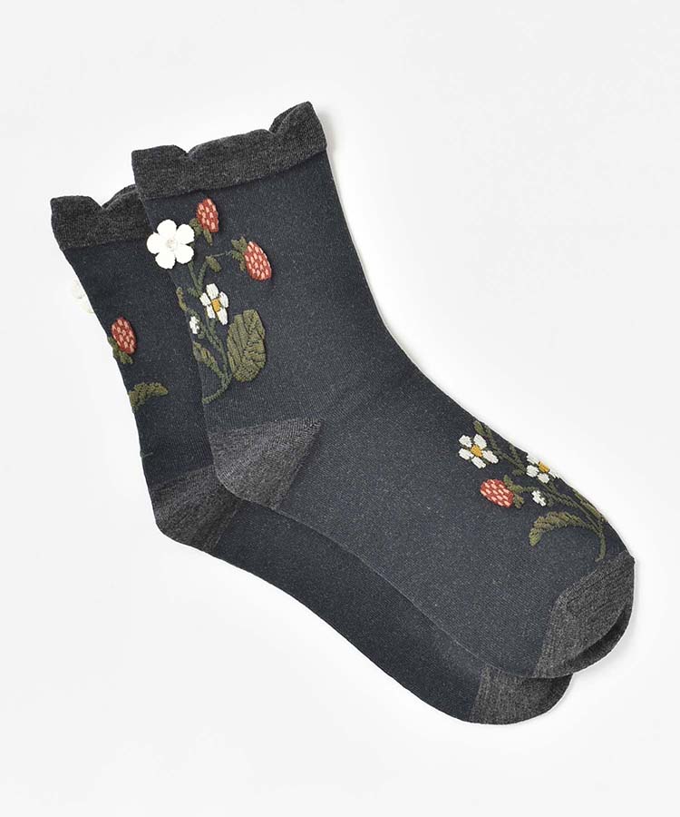花モチーフ付きイチゴつたロークルーソックス