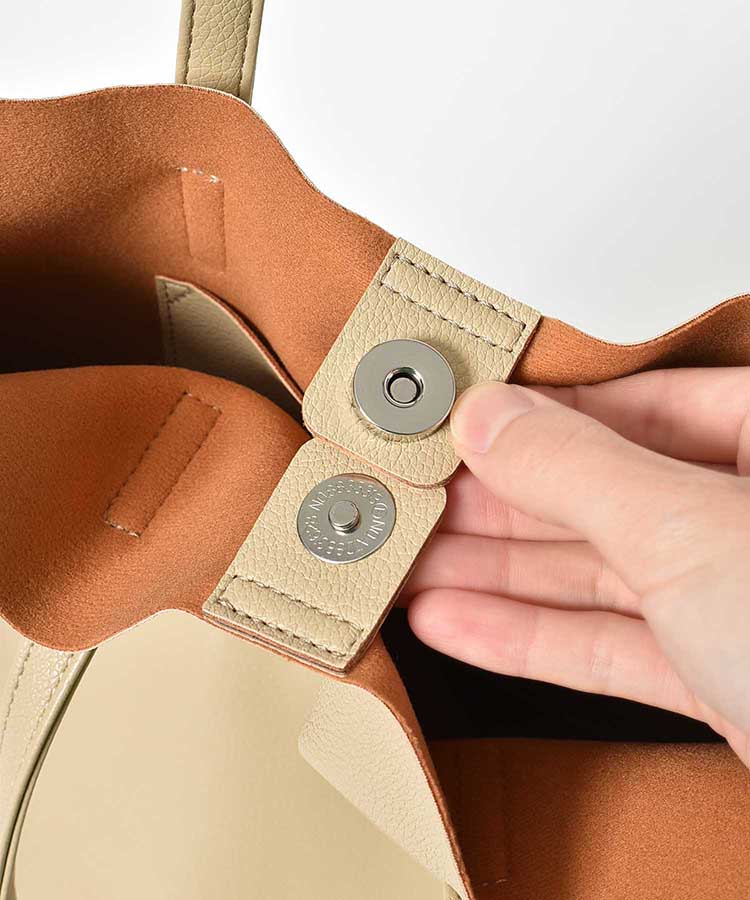 シンセティックレザーショルダーバッグ