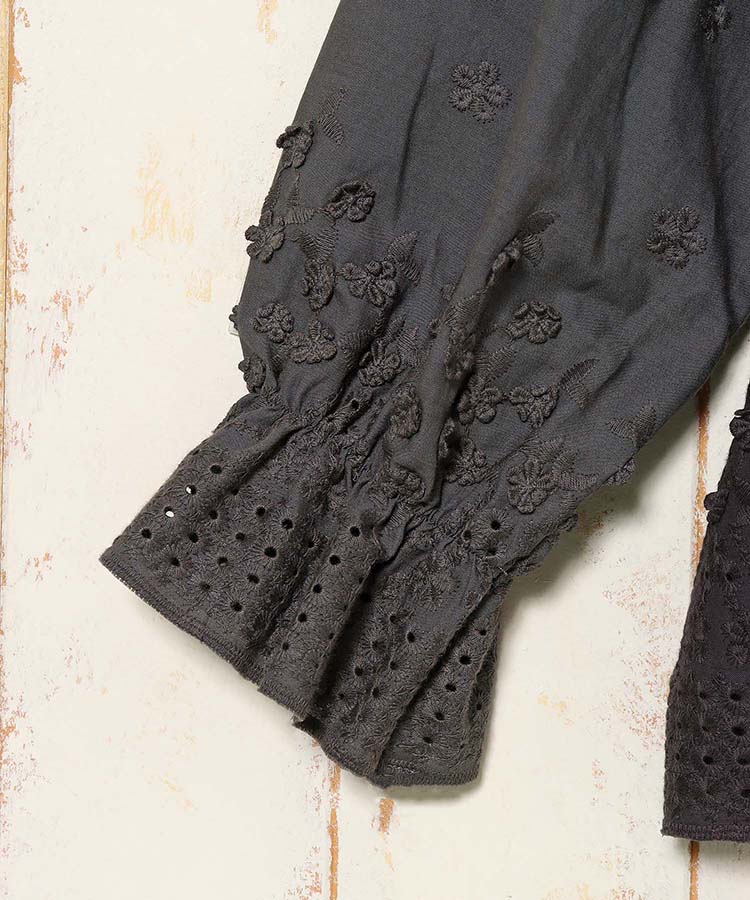 le petaleフリルカラーフラワーブラウス